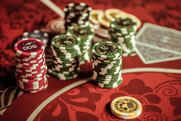 levis4d mobile app interface showing football markets and live-dealer tables